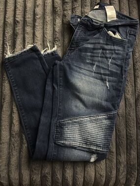 KanCan women’s Dark Blue Distressed Skinny Jeans